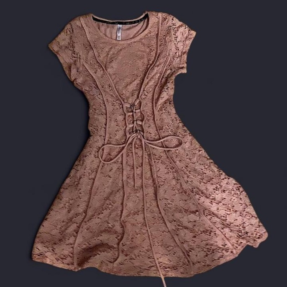 Vintage light  pink lace- like design mini dress with tie-up detail. 🩰